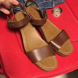 American Eagle Shoes SIZE 8 1/2